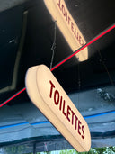 Installation lumineuse sur mesure pour un projet de marque